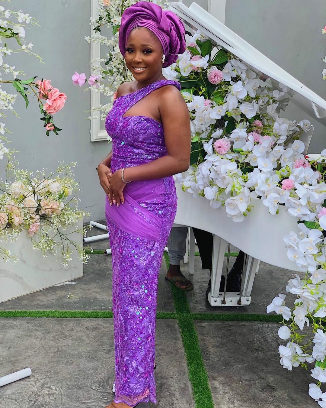It’s the wedding guest looks for us. Check out the most admirable looks of the week