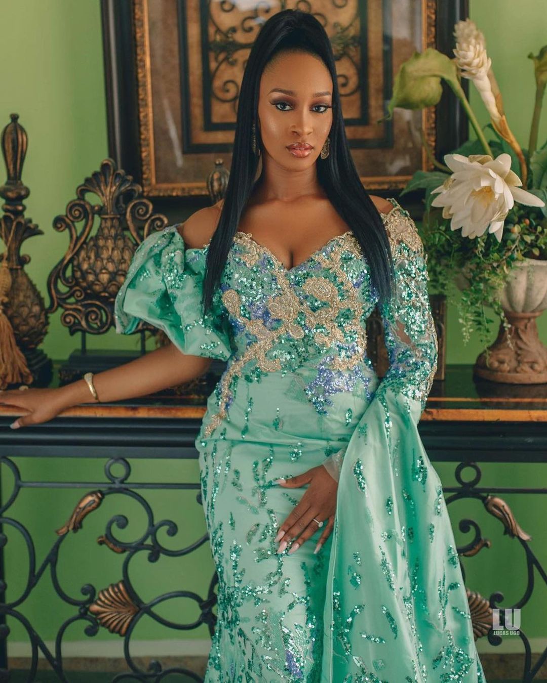 It’s the wedding guest looks for us. Check out the most admirable looks of the week