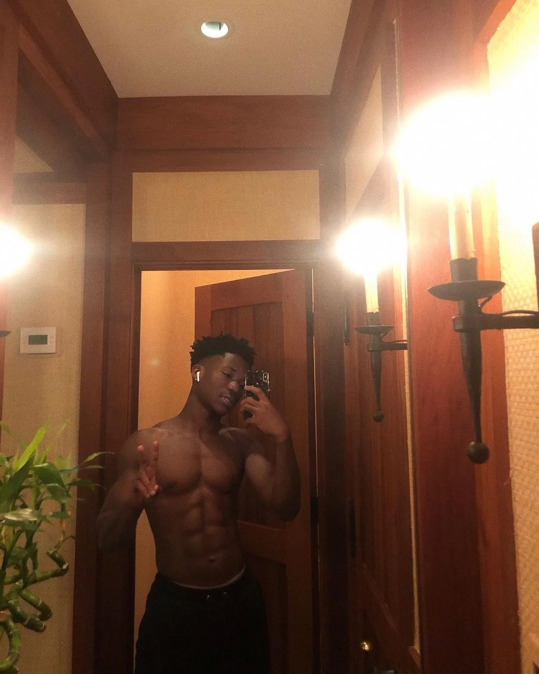 Abraham Attah is thirst trapping the internet with new photos of his ripped body and it’s hot as hell