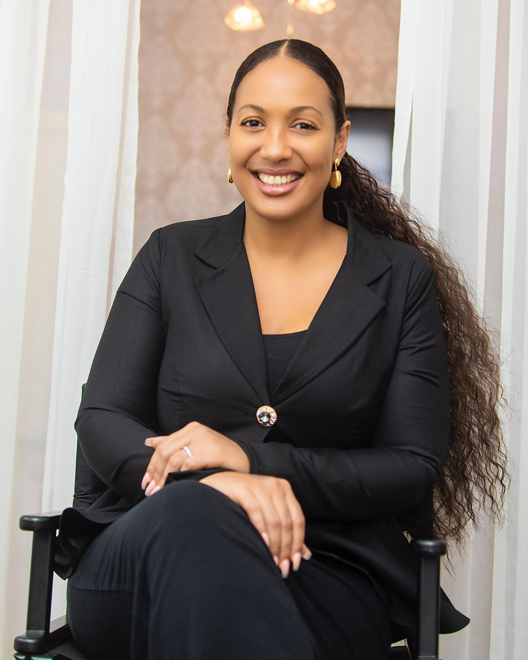 Award-winning Makeup guru, Sandra ‘Alexandrina’ Don-Arthur is bringing beauty to the doorstep of Africans with her Alexiglam Studio.
