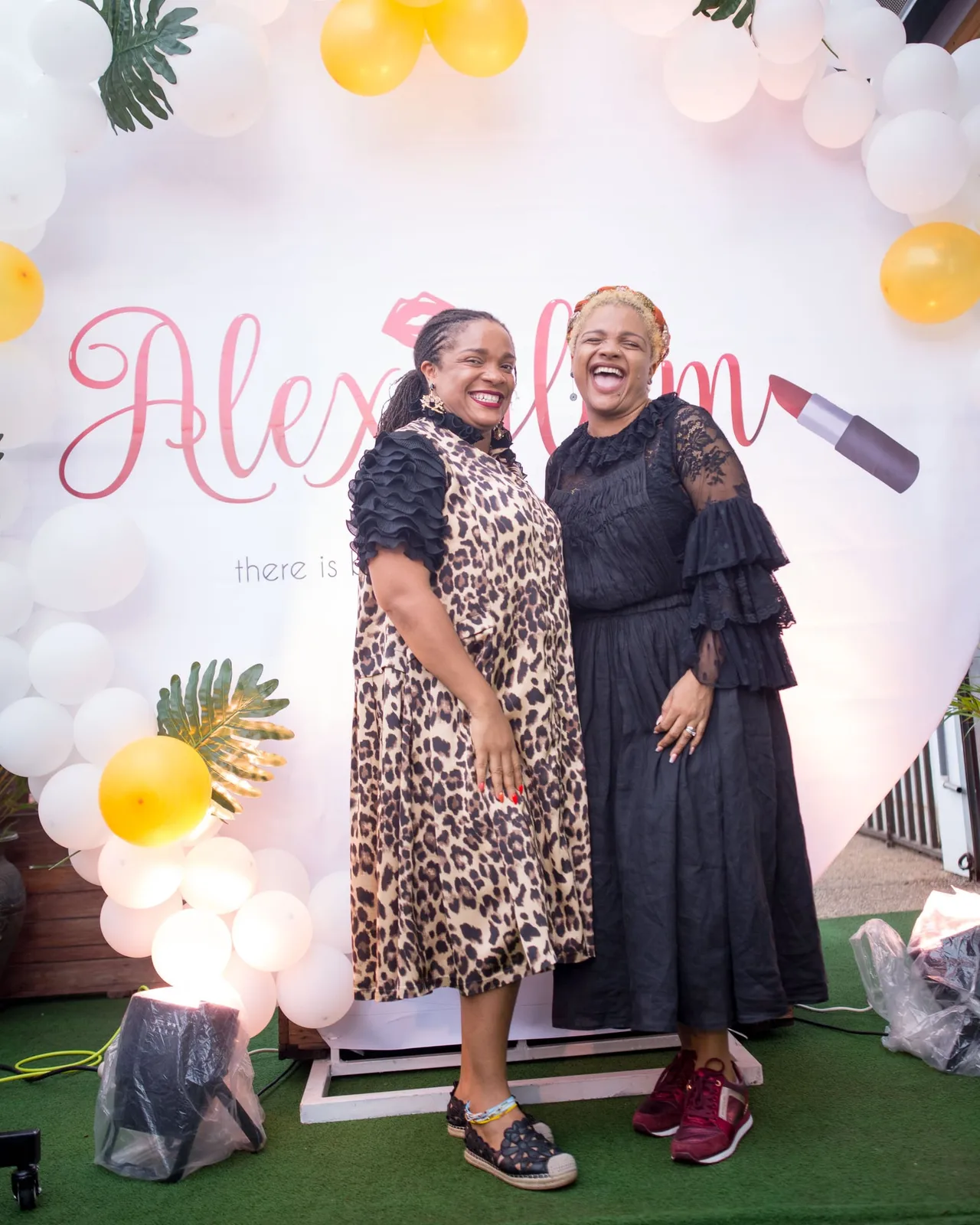 ICYMI: This is how Alexiglam’s official makeup mixer looked like