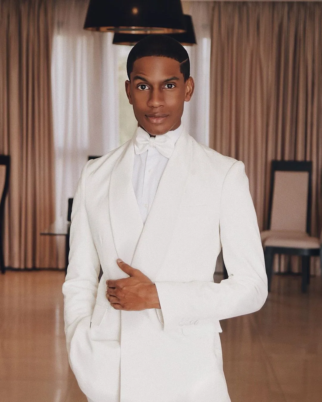 Nigerian fashion blogger, Denola Grey was a bridesman at his friend’s wedding and we can’t stop clapping for him