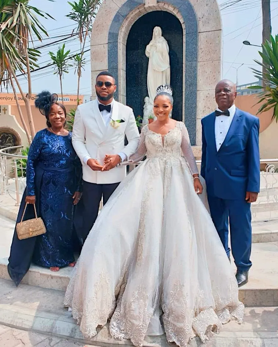 Sandra Ikeji and her 200 bridesmaids are the current Guinness world record holders for most bridesmaids at a wedding