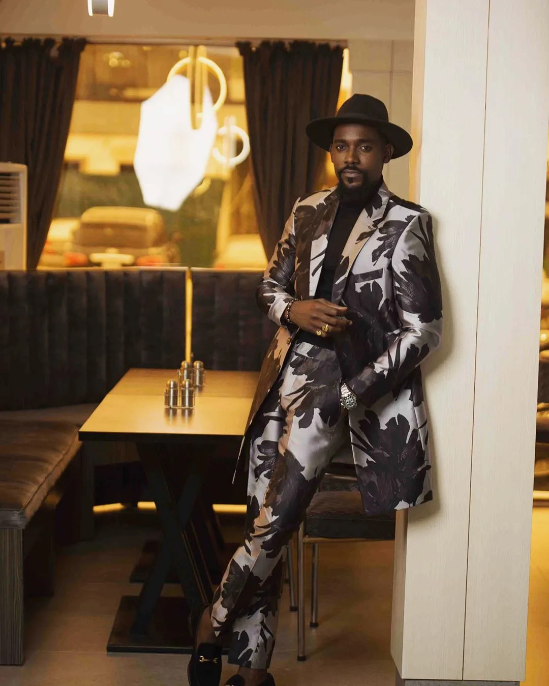 Glamour, Attitude and Graceful vibes is what we are feeling with this week's wedding guest style