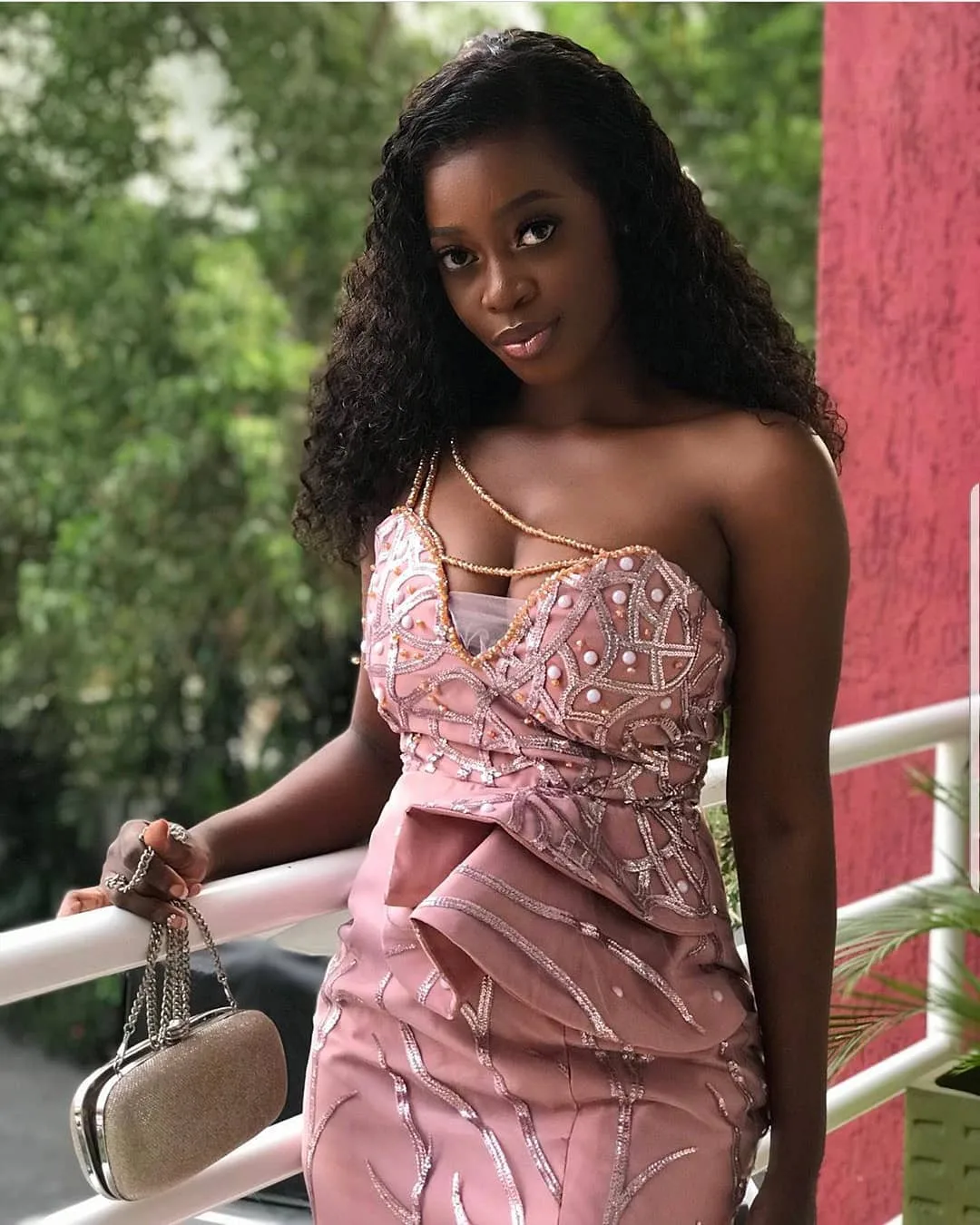 Glamour, Attitude and Graceful vibes is what we are feeling with this week's wedding guest style