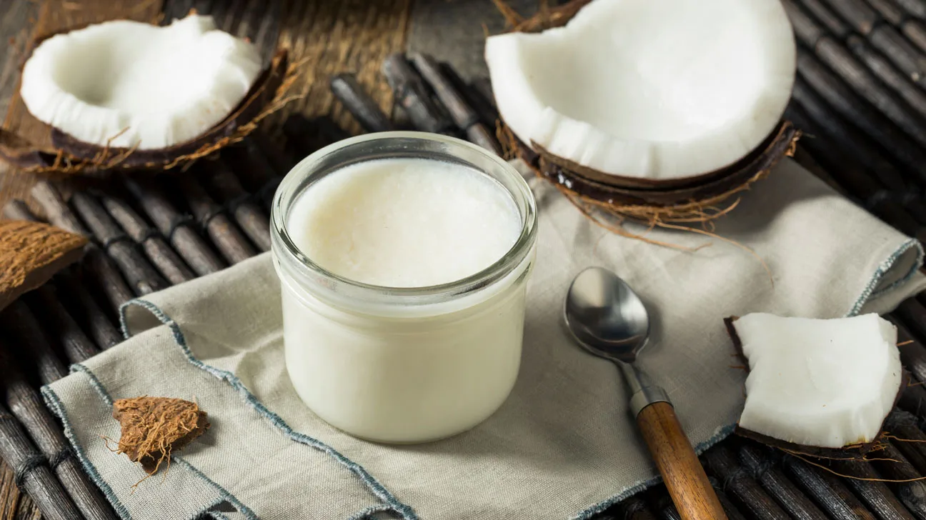 Experts say these are the 5 best oils for treating dry and dull hair!