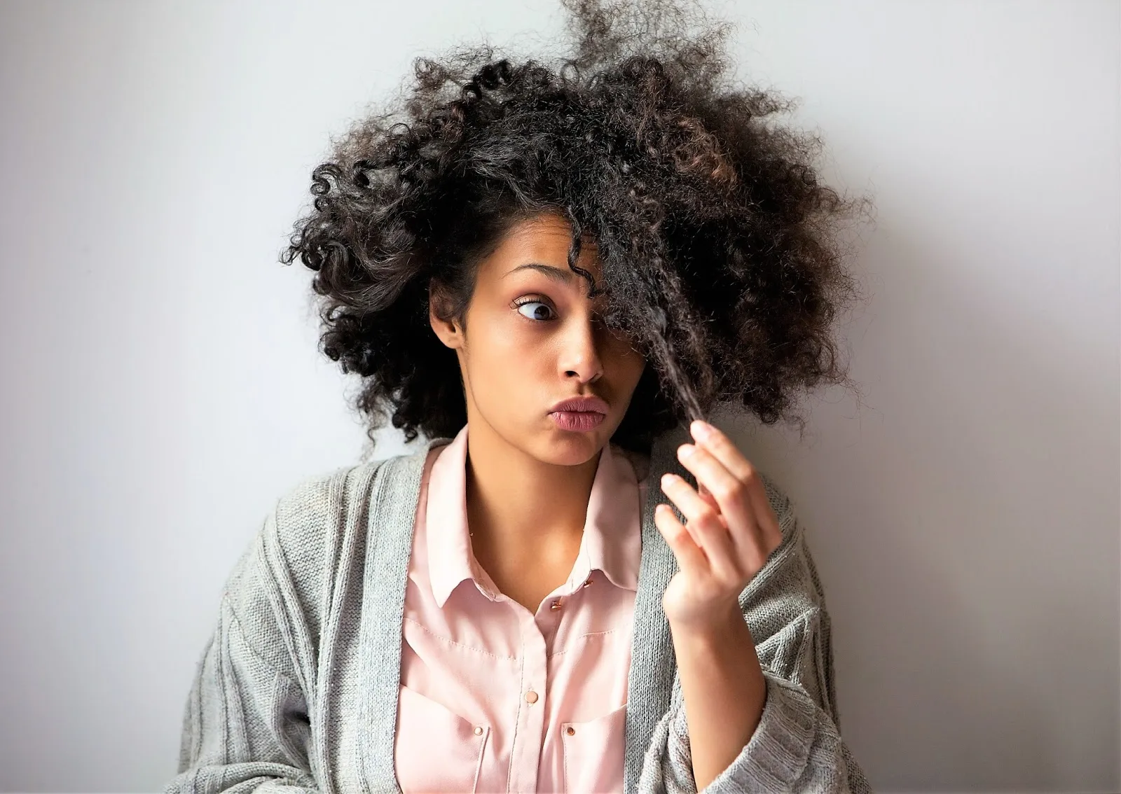 Close up portrait of a cute african american girl with afro hairstyle