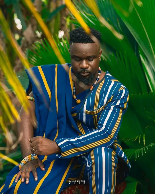 This Twitter user turned Sarkodie into designer perfumes and it’s fashion goals