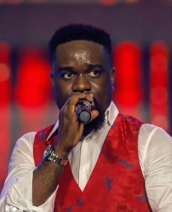 This Twitter user turned Sarkodie into designer perfumes and it’s fashion goals