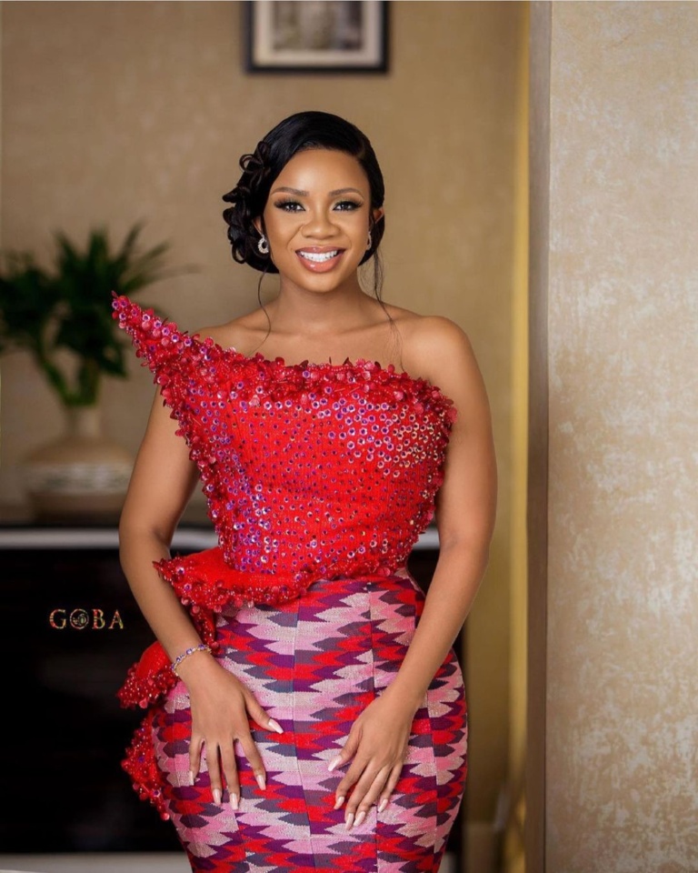 Serwaa is Kente fashion goals! Check out 5 of her stunning Kente outfits  for your traditional marriage